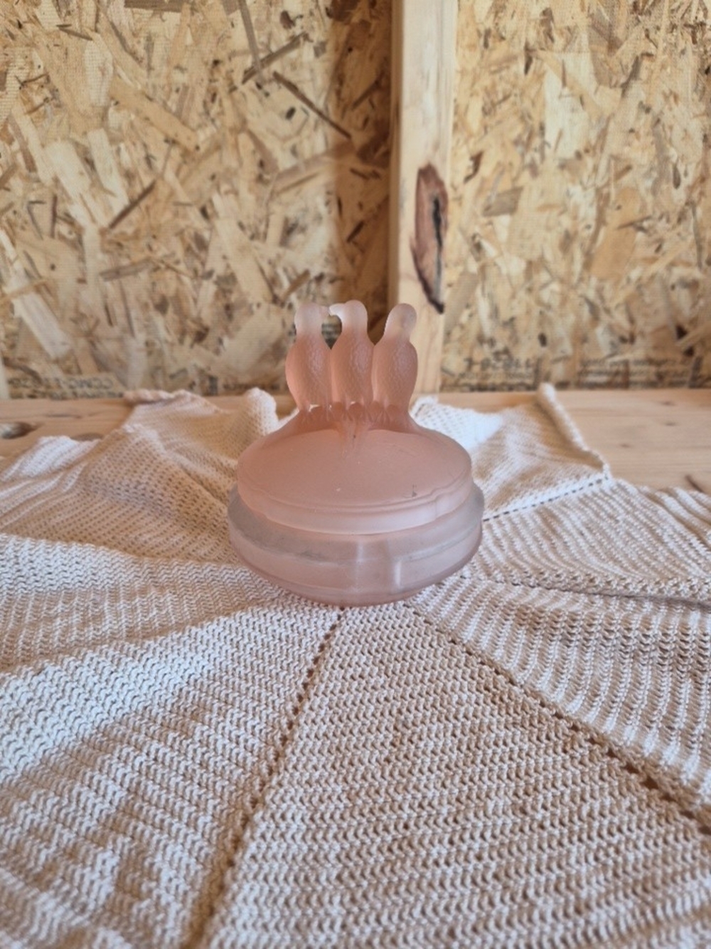 VINTAGE L.E. SMITH JACKIE PINK GLASS POWDER JAR Art Deco